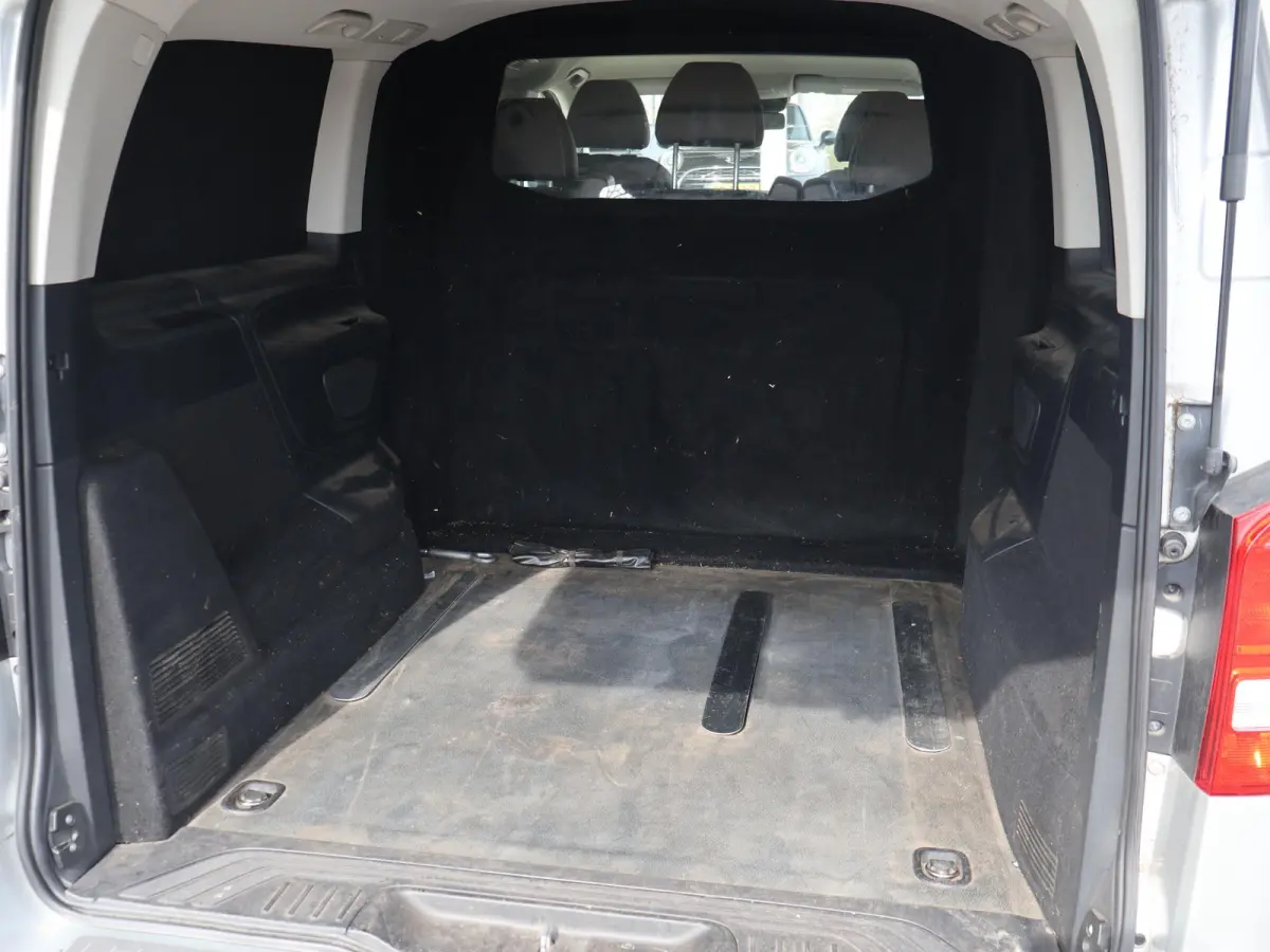 114 CDI 136 PK AUT. LANG DUBBEL CABINE + LEDER | 19 INCH LMV | TREKHAAK | NAVIGATIE