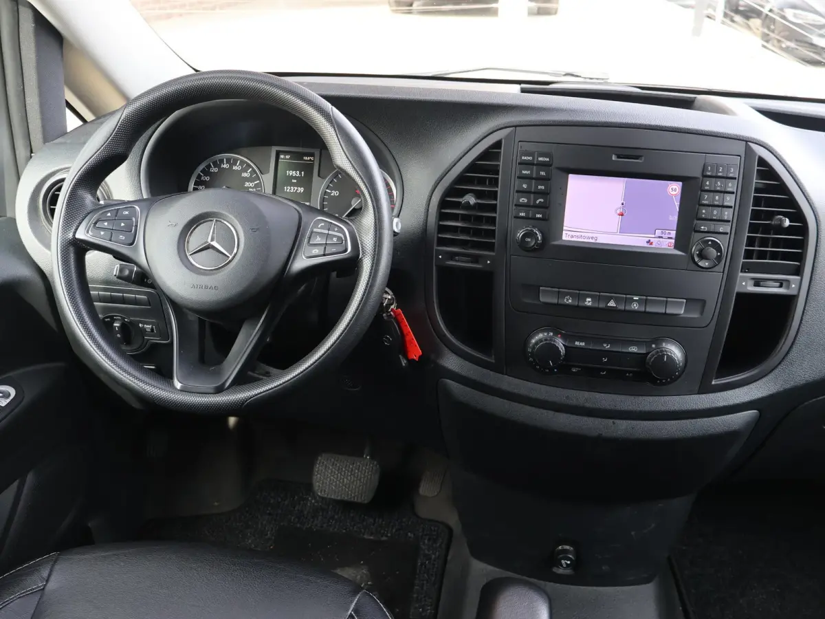 114 CDI 136 PK AUT. LANG DUBBEL CABINE + LEDER | 19 INCH LMV | TREKHAAK | NAVIGATIE