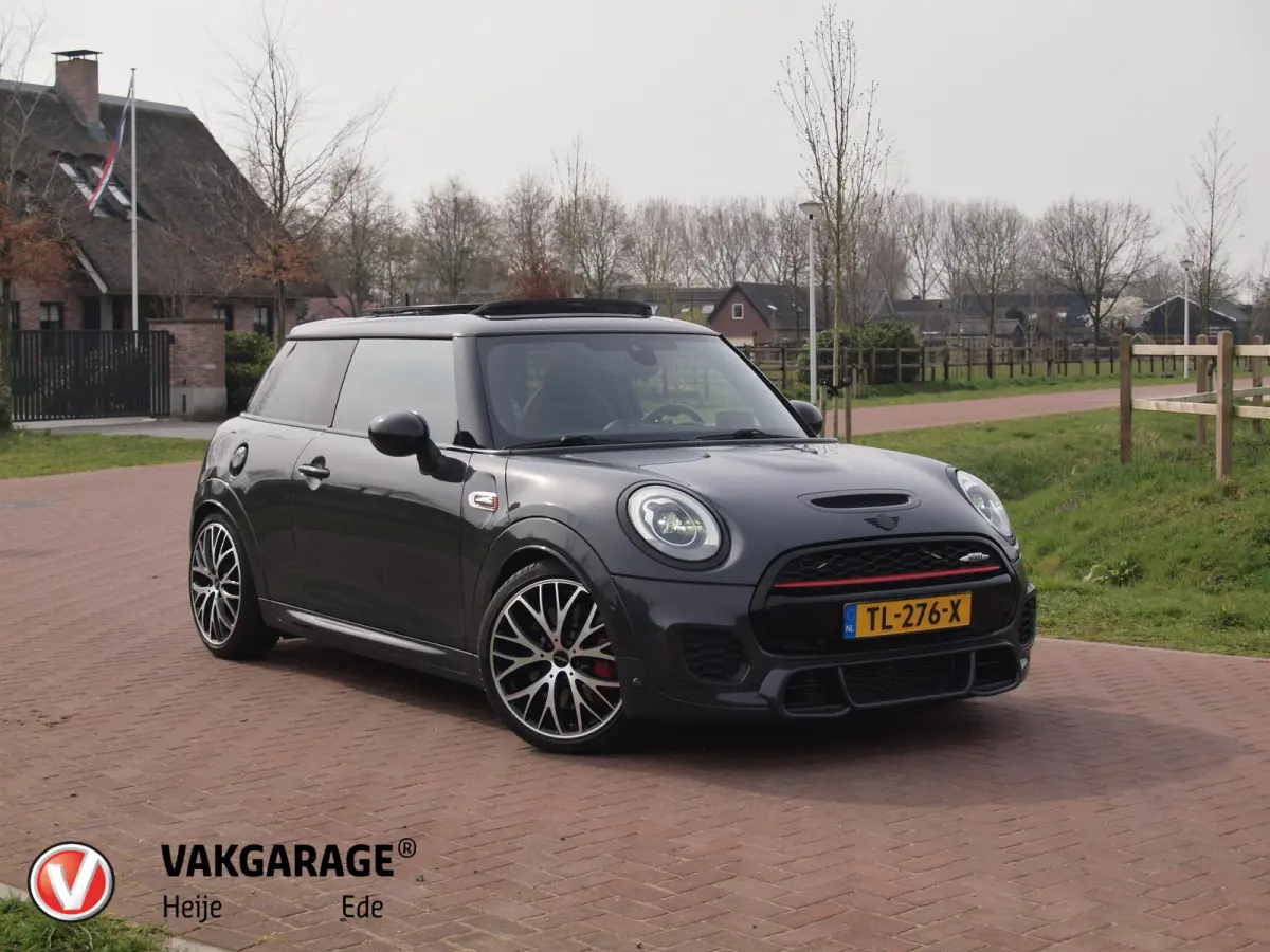 2.0 John Cooper Works Chili | 231 PK | Panoramadak | Head-Up Display | Harman Kardon | Camera | Automaat |
