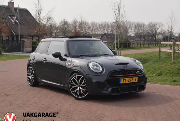 2.0 John Cooper Works Chili | 231 PK | Panoramadak | Head-Up Display | Harman Kardon | Camera | Automaat |