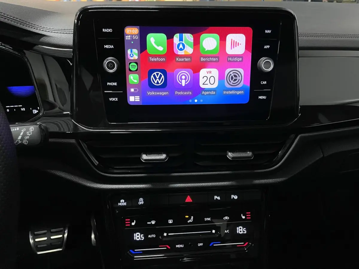 1.5 TSI R-Line Black Style/ Cam/ Pano/ Keyless/ Matrix IQ/ 18''LMV