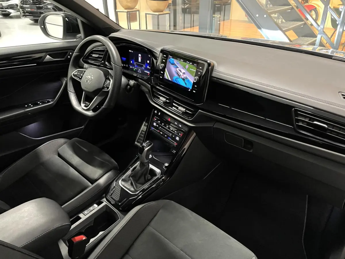 1.5 TSI R-Line Black Style/ Cam/ Pano/ Keyless/ Matrix IQ/ 18''LMV
