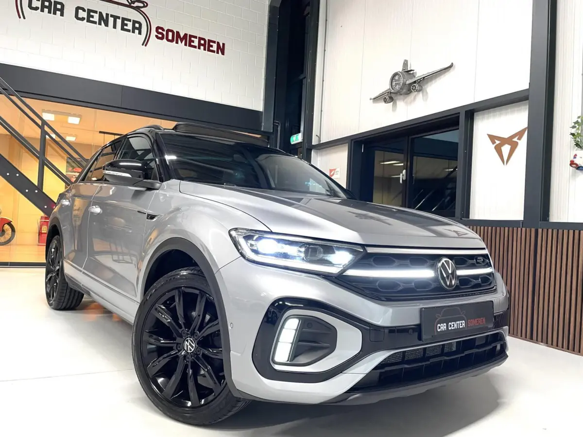 1.5 TSI R-Line Black Style/ Cam/ Pano/ Keyless/ Matrix IQ/ 18''LMV