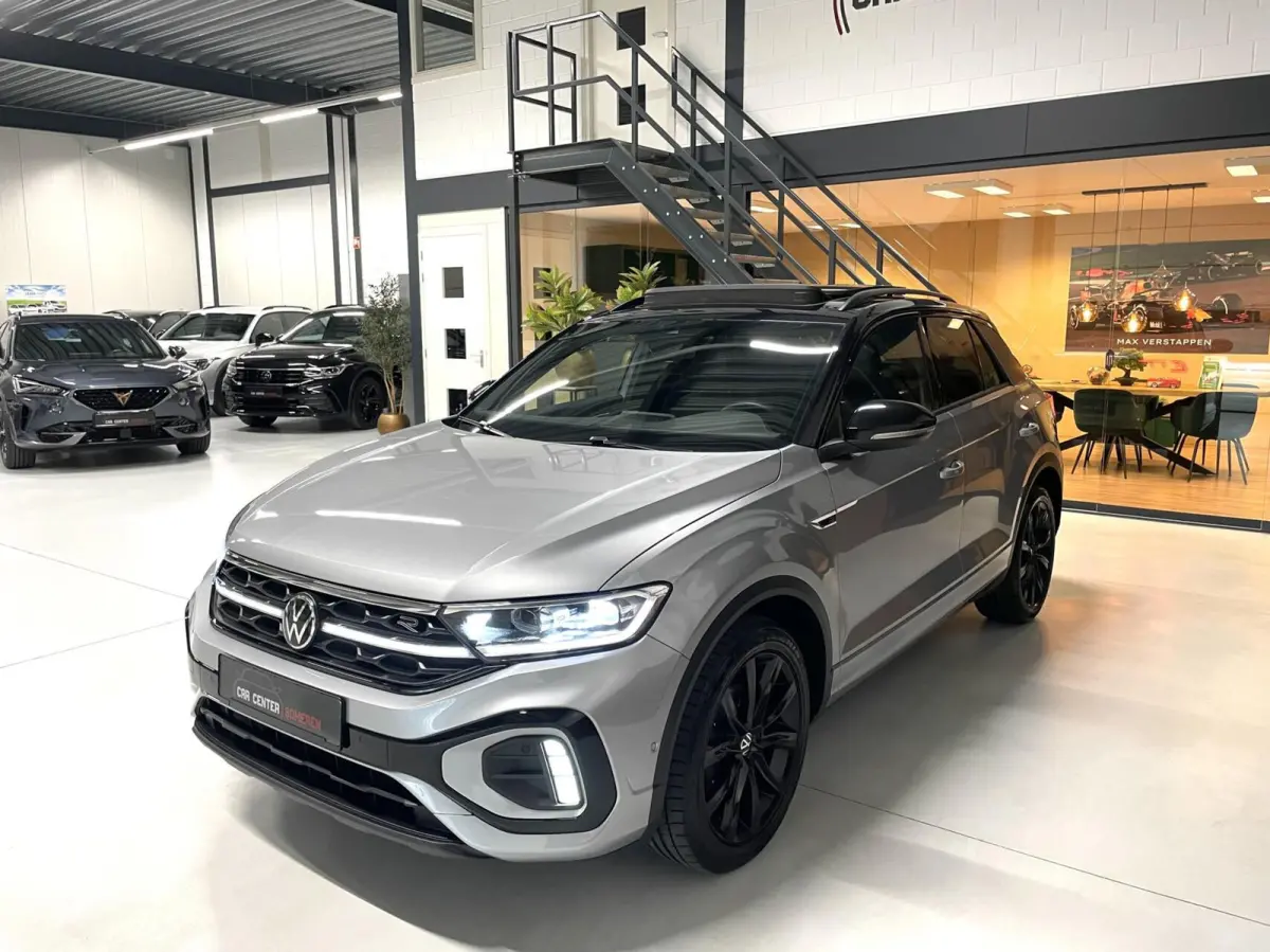 1.5 TSI R-Line Black Style/ Cam/ Pano/ Keyless/ Matrix IQ/ 18''LMV