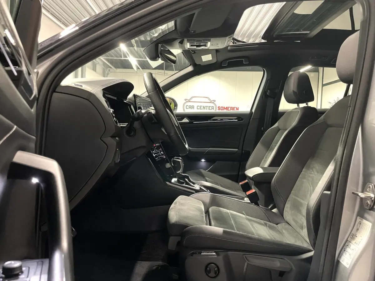 1.5 TSI R-Line Black Style/ Cam/ Pano/ Keyless/ Matrix IQ/ 18''LMV