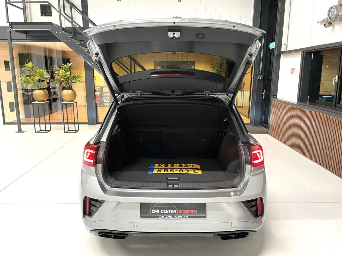 1.5 TSI R-Line Black Style/ Cam/ Pano/ Keyless/ Matrix IQ/ 18''LMV