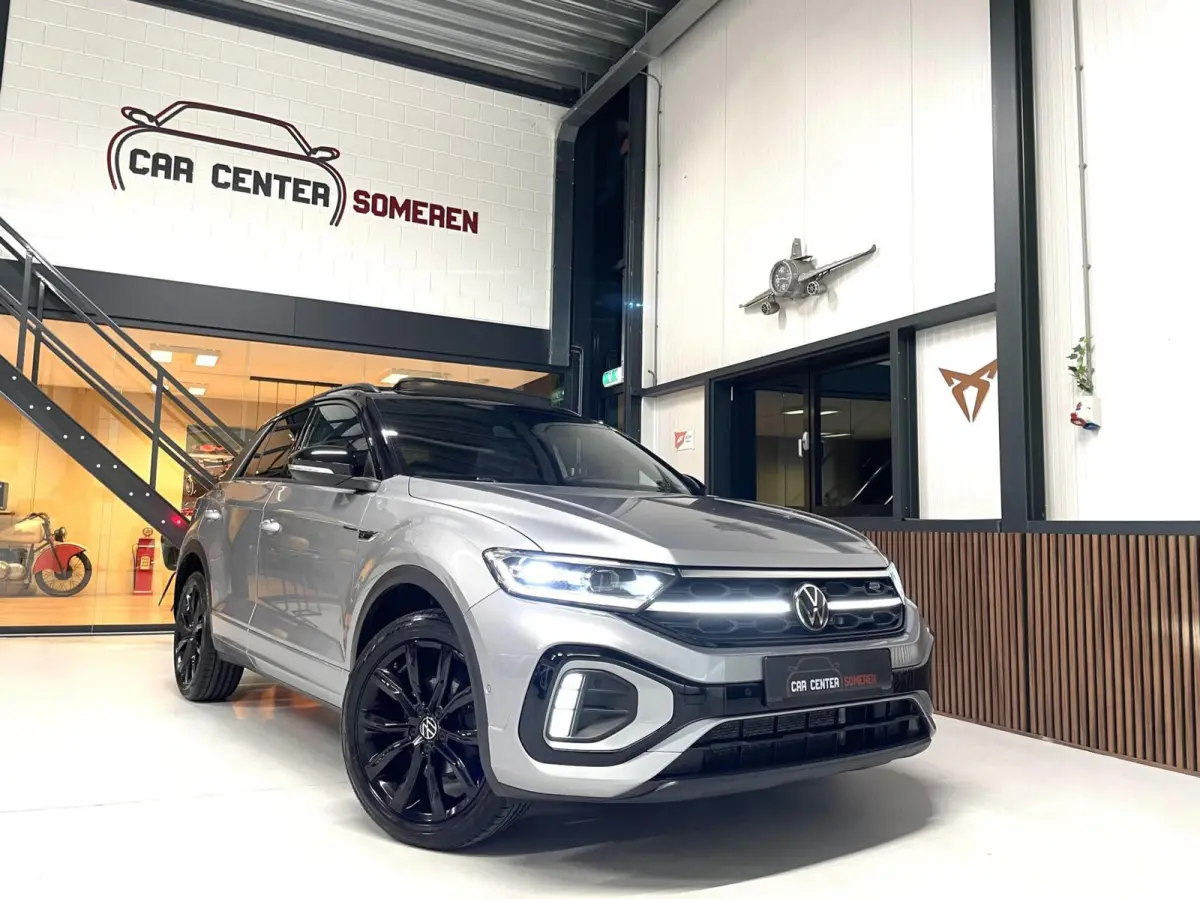 1.5 TSI R-Line Black Style/ Cam/ Pano/ Keyless/ Matrix IQ/ 18''LMV