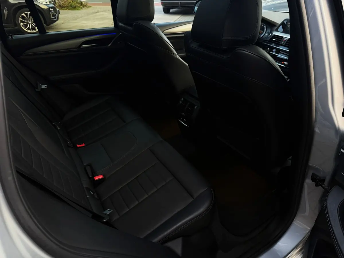 XDrive30i High Executive 252PK|M-Pakket|HUD|Pano|Sportstoelen|Led|AUT|DigitalCockpit|StoelVW|Leder interieur|Face Lift|PDC