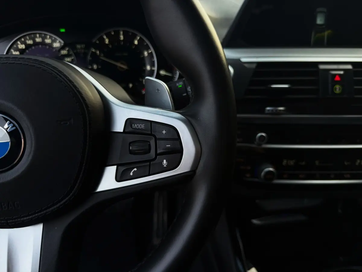 XDrive30i High Executive 252PK|M-Pakket|HUD|Pano|Sportstoelen|Led|AUT|DigitalCockpit|StoelVW|Leder interieur|Face Lift|PDC