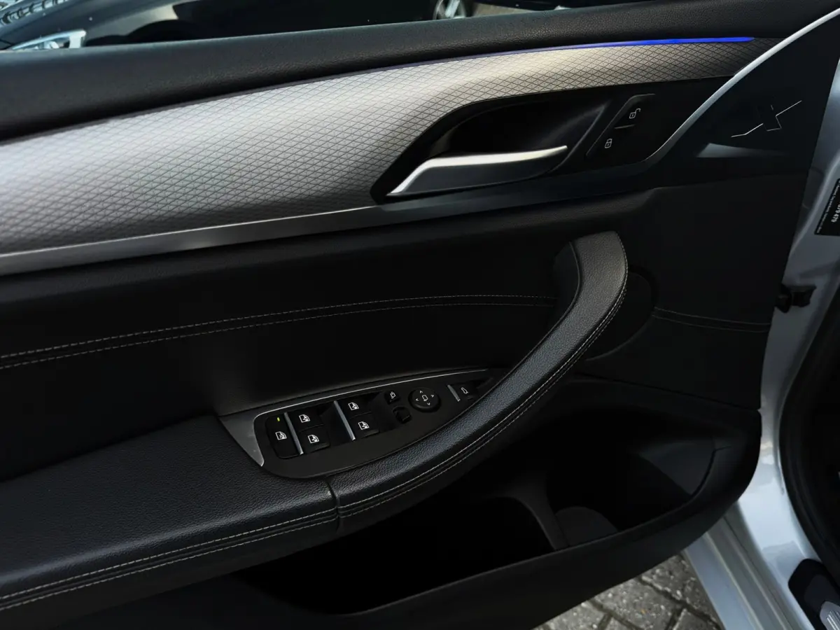 XDrive30i High Executive 252PK|M-Pakket|HUD|Pano|Sportstoelen|Led|AUT|DigitalCockpit|StoelVW|Leder interieur|Face Lift|PDC
