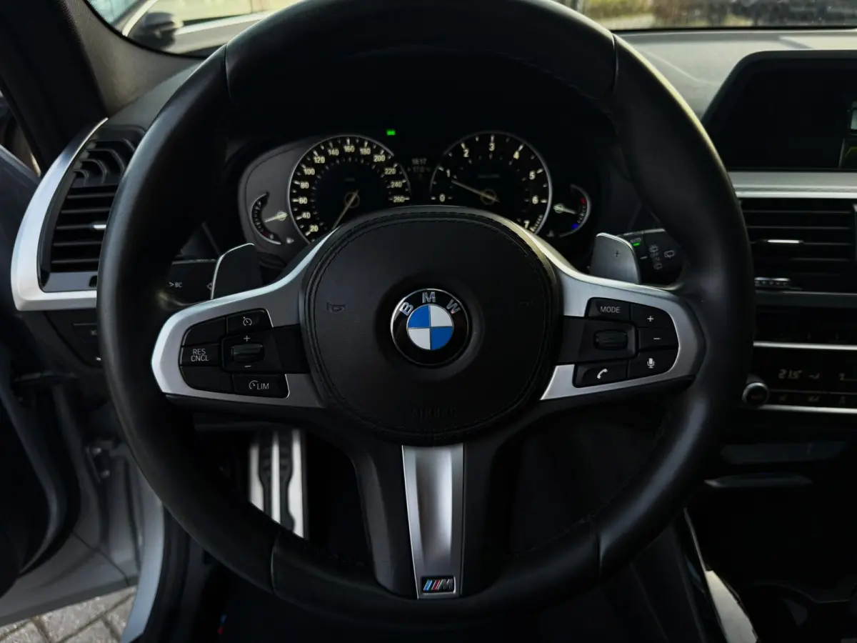 XDrive30i High Executive 252PK|M-Pakket|HUD|Pano|Sportstoelen|Led|AUT|DigitalCockpit|StoelVW|Leder interieur|Face Lift|PDC