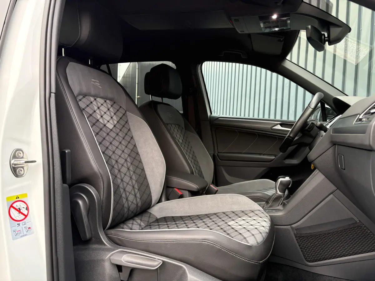 1.5 TSI R-Line Business+ | Trekhaak wegkl. | Head Up | Side Assist | IQ Light | Elk. A-klep | Prijs Rijklaar!!