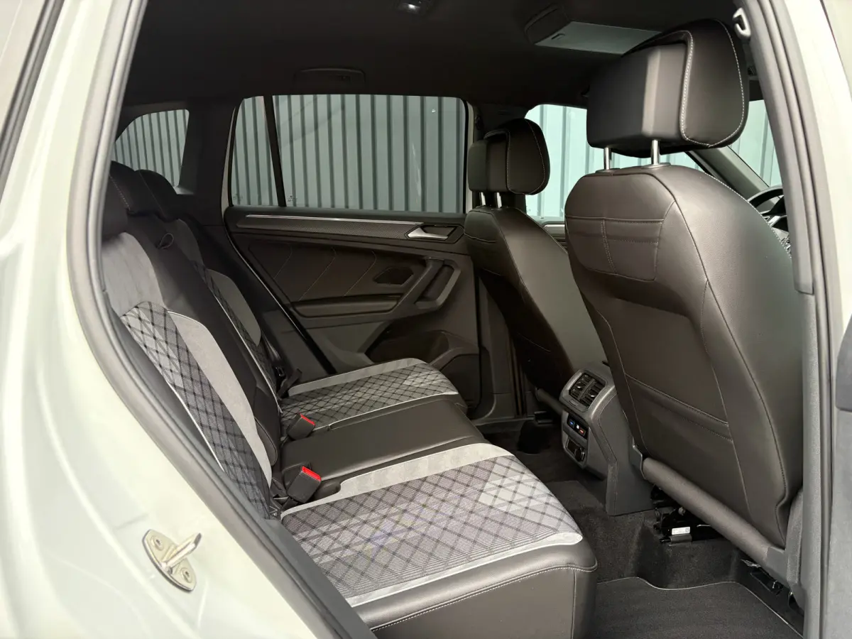 1.5 TSI R-Line Business+ | Trekhaak wegkl. | Head Up | Side Assist | IQ Light | Elk. A-klep | Prijs Rijklaar!!