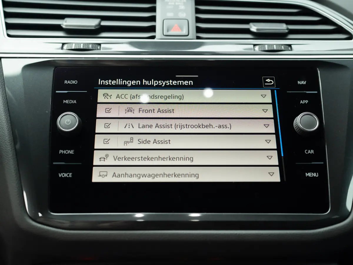 1.5 TSI R-Line Business+ | Trekhaak wegkl. | Head Up | Side Assist | IQ Light | Elk. A-klep | Prijs Rijklaar!!