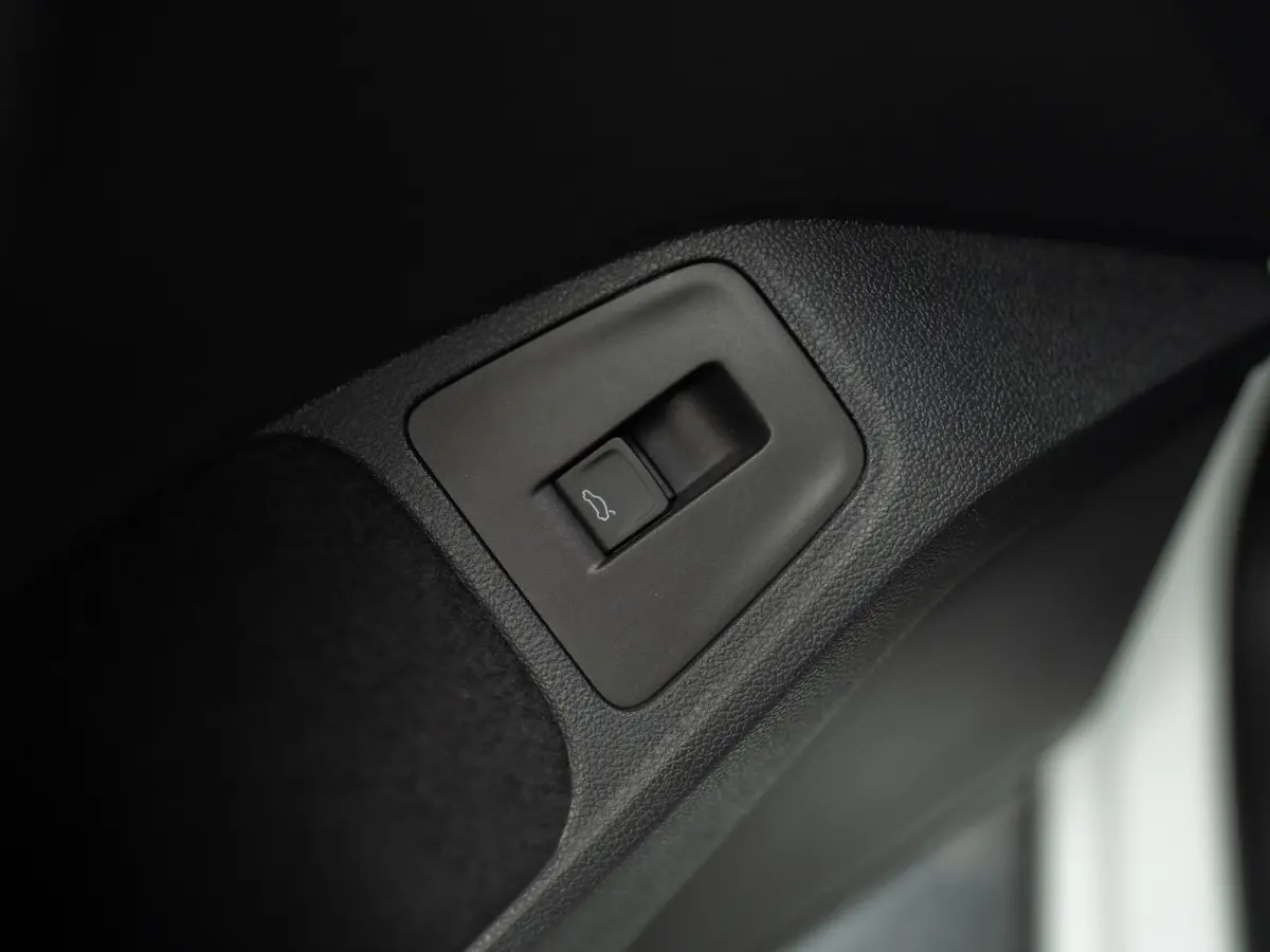 1.5 TSI R-Line Business+ | Trekhaak wegkl. | Head Up | Side Assist | IQ Light | Elk. A-klep | Prijs Rijklaar!!