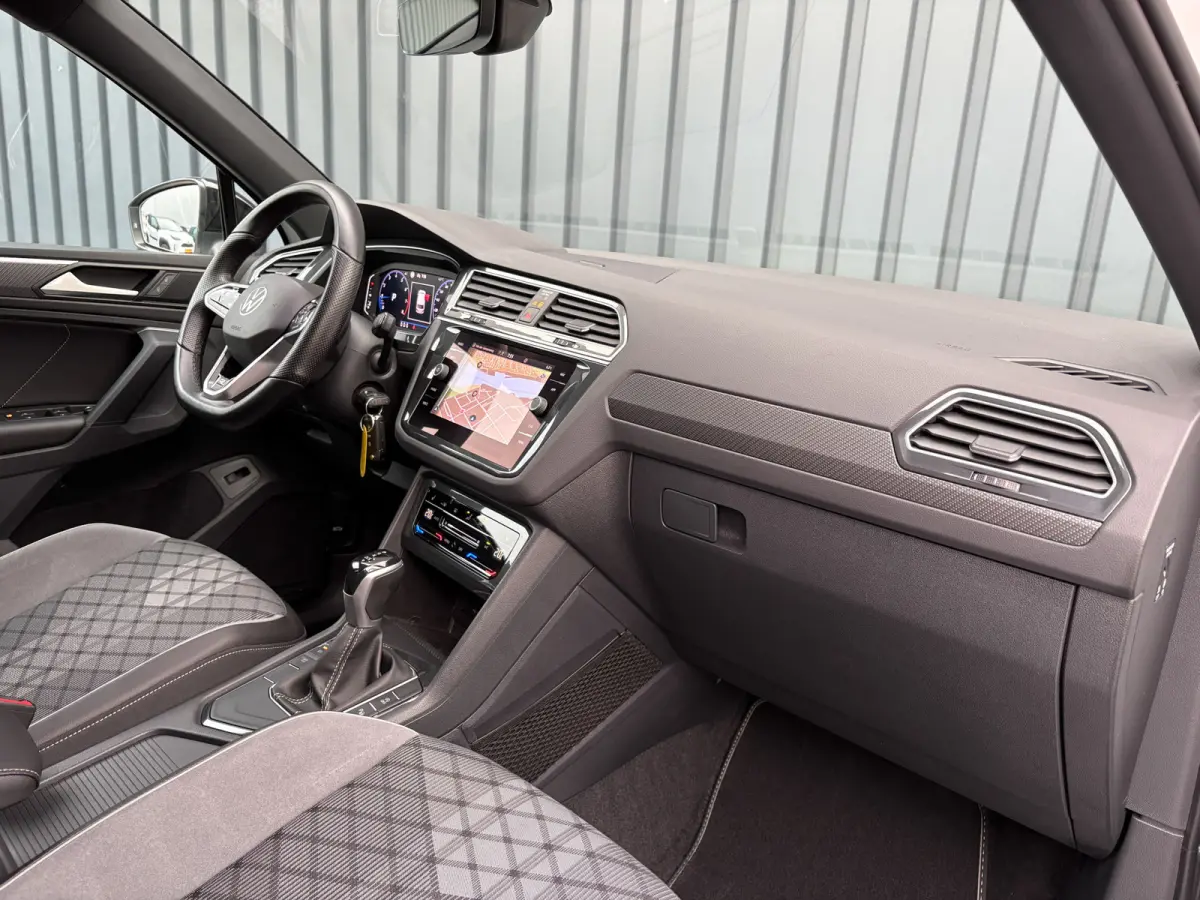 1.5 TSI R-Line Business+ | Trekhaak wegkl. | Head Up | Side Assist | IQ Light | Elk. A-klep | Prijs Rijklaar!!