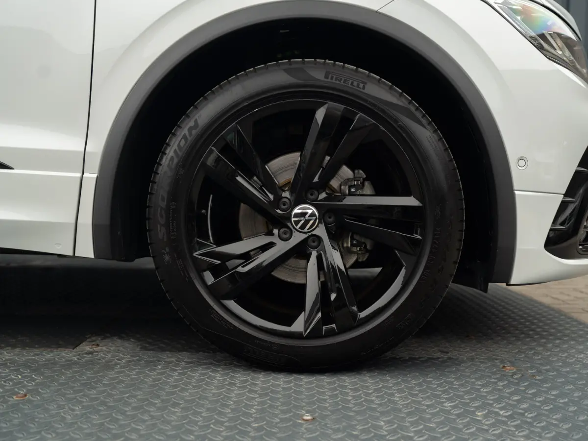 1.5 TSI R-Line Business+ | Trekhaak wegkl. | Head Up | Side Assist | IQ Light | Elk. A-klep | Prijs Rijklaar!!