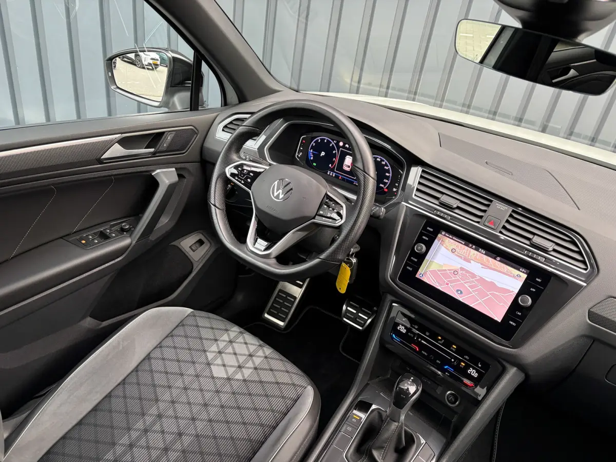 1.5 TSI R-Line Business+ | Trekhaak wegkl. | Head Up | Side Assist | IQ Light | Elk. A-klep | Prijs Rijklaar!!
