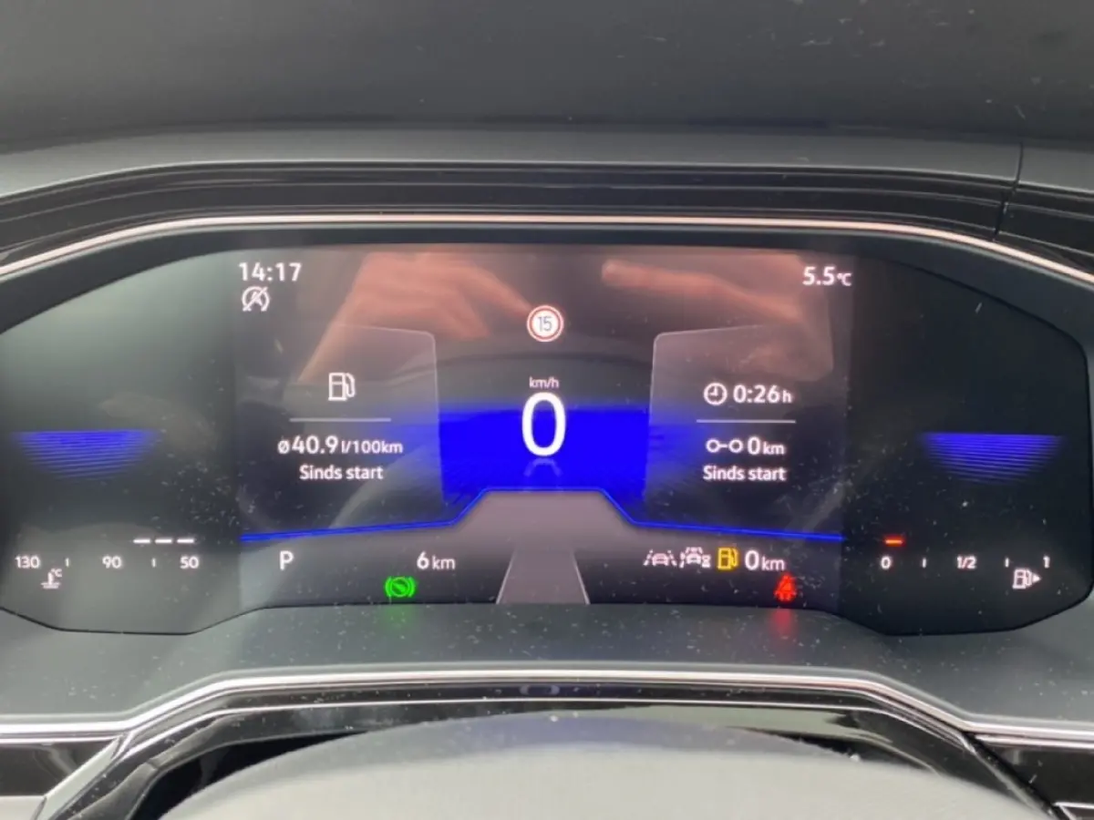 1.0 TSI DSG R-LINE BLACK STYLE PANO-DAK/CAMERA/IQ/STOELVERW/CARPLAY