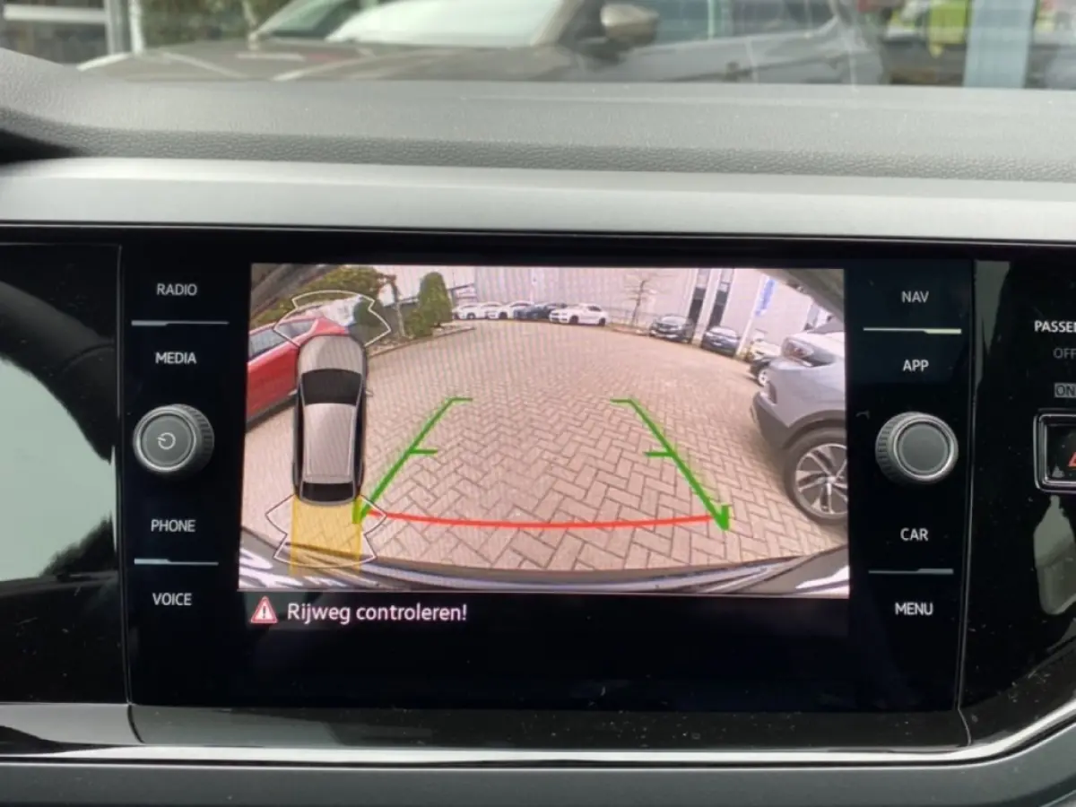 1.0 TSI DSG R-LINE BLACK STYLE PANO-DAK/CAMERA/IQ/STOELVERW/CARPLAY