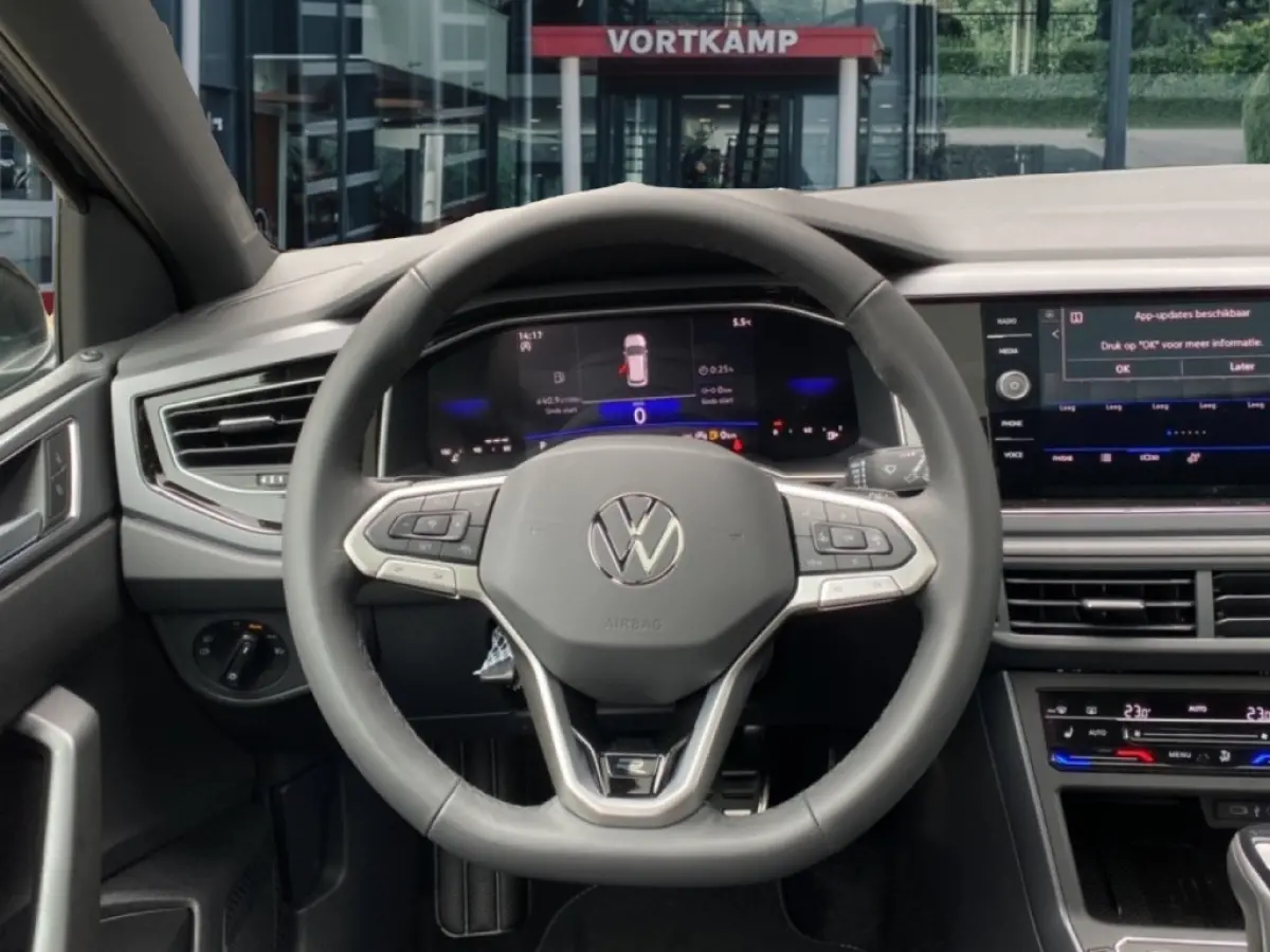 1.0 TSI DSG R-LINE BLACK STYLE PANO-DAK/CAMERA/IQ/STOELVERW/CARPLAY