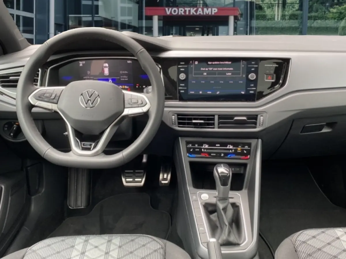 1.0 TSI DSG R-LINE BLACK STYLE PANO-DAK/CAMERA/IQ/STOELVERW/CARPLAY