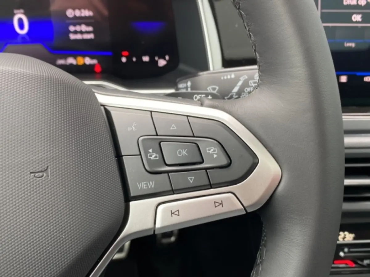 1.0 TSI DSG R-LINE BLACK STYLE PANO-DAK/CAMERA/IQ/STOELVERW/CARPLAY