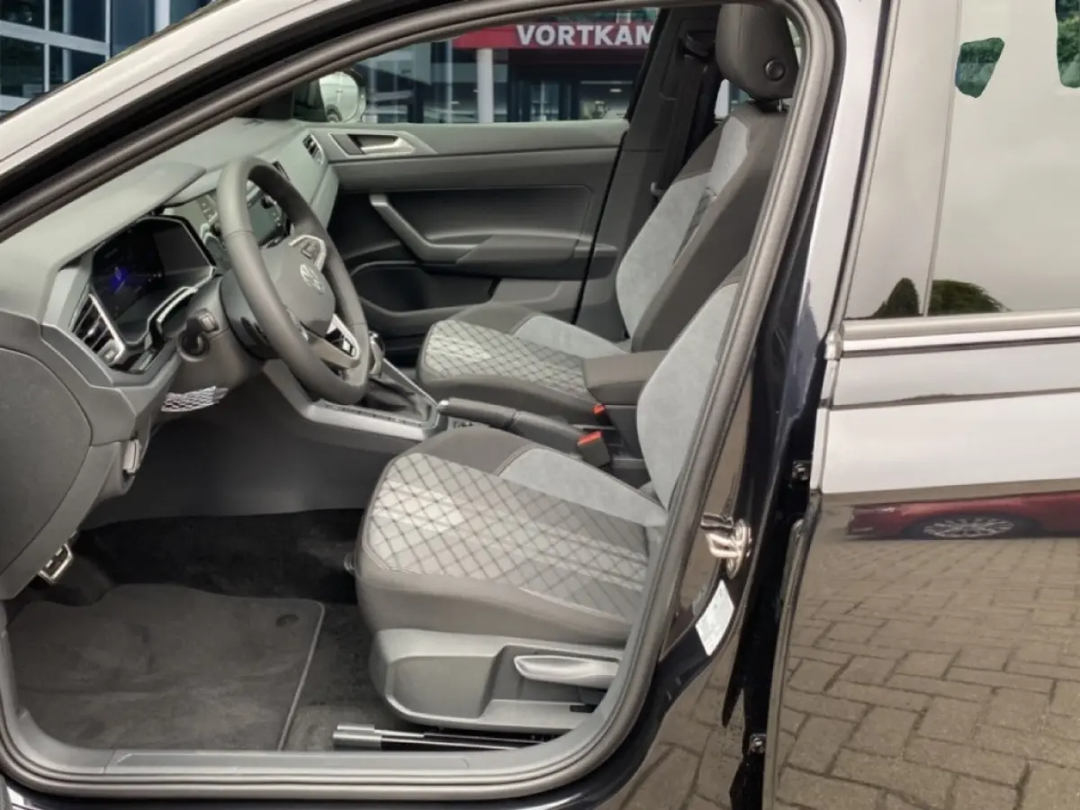 1.0 TSI DSG R-LINE BLACK STYLE PANO-DAK/CAMERA/IQ/STOELVERW/CARPLAY