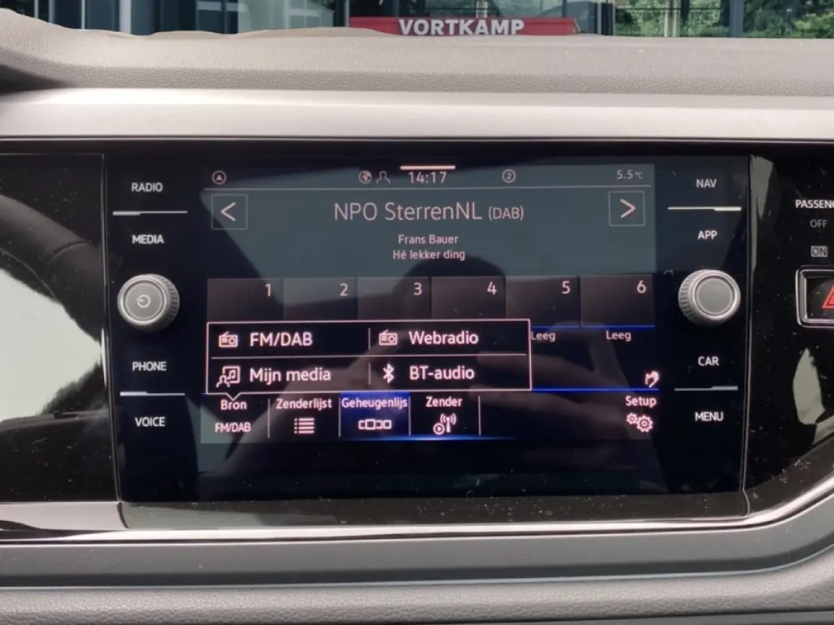 1.0 TSI DSG R-LINE BLACK STYLE PANO-DAK/CAMERA/IQ/STOELVERW/CARPLAY