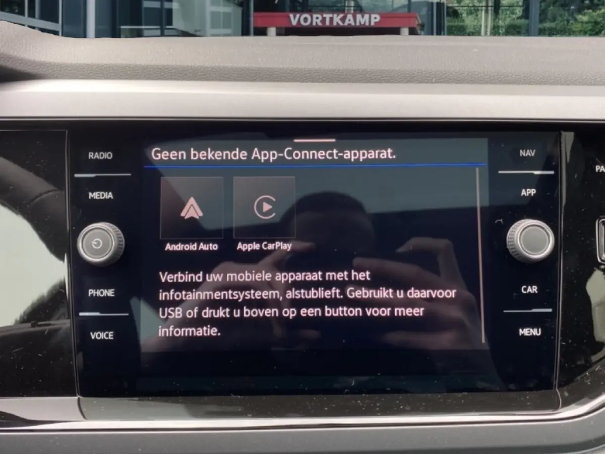 1.0 TSI DSG R-LINE BLACK STYLE PANO-DAK/CAMERA/IQ/STOELVERW/CARPLAY