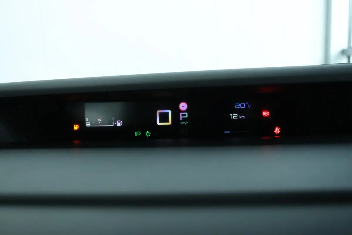 Max 1.2 Hybrid VOORRAAD ACTIE | 8 JAAR GARANTIE | Cruise Control | Camera | Navi | Climate | LMV | LED | Comfortstoelen | Carplay