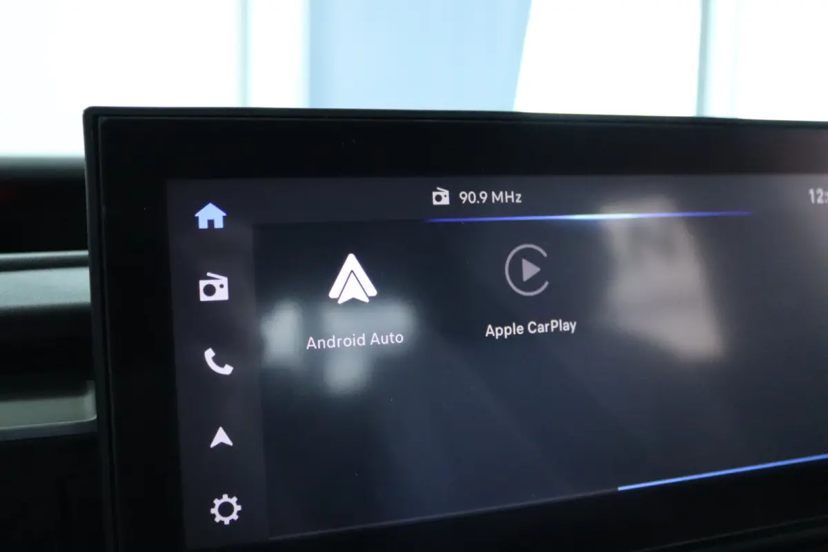 Max 1.2 Hybrid VOORRAAD ACTIE | 8 JAAR GARANTIE | Cruise Control | Camera | Navi | Climate | LMV | LED | Comfortstoelen | Carplay