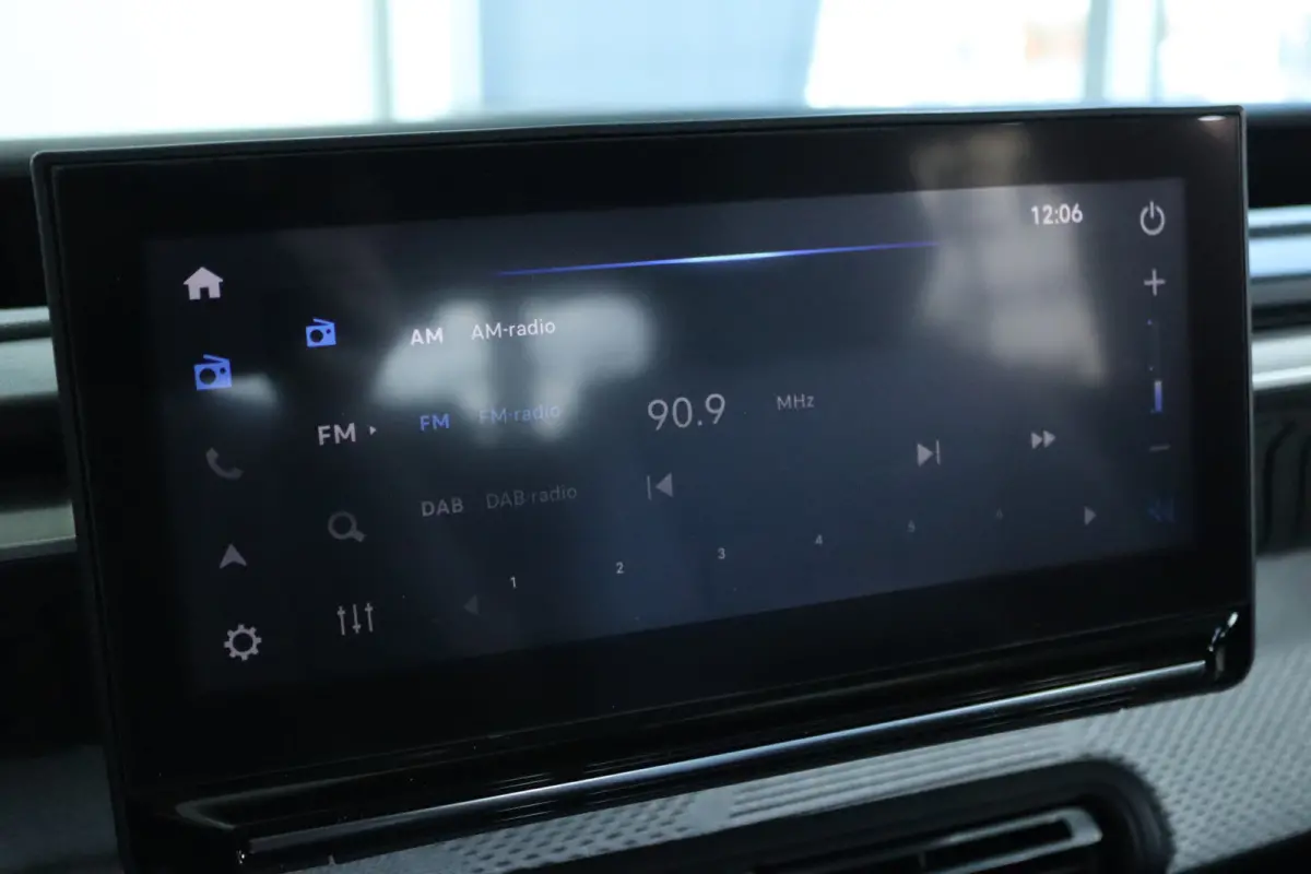 Max 1.2 Hybrid VOORRAAD ACTIE | 8 JAAR GARANTIE | Cruise Control | Camera | Navi | Climate | LMV | LED | Comfortstoelen | Carplay