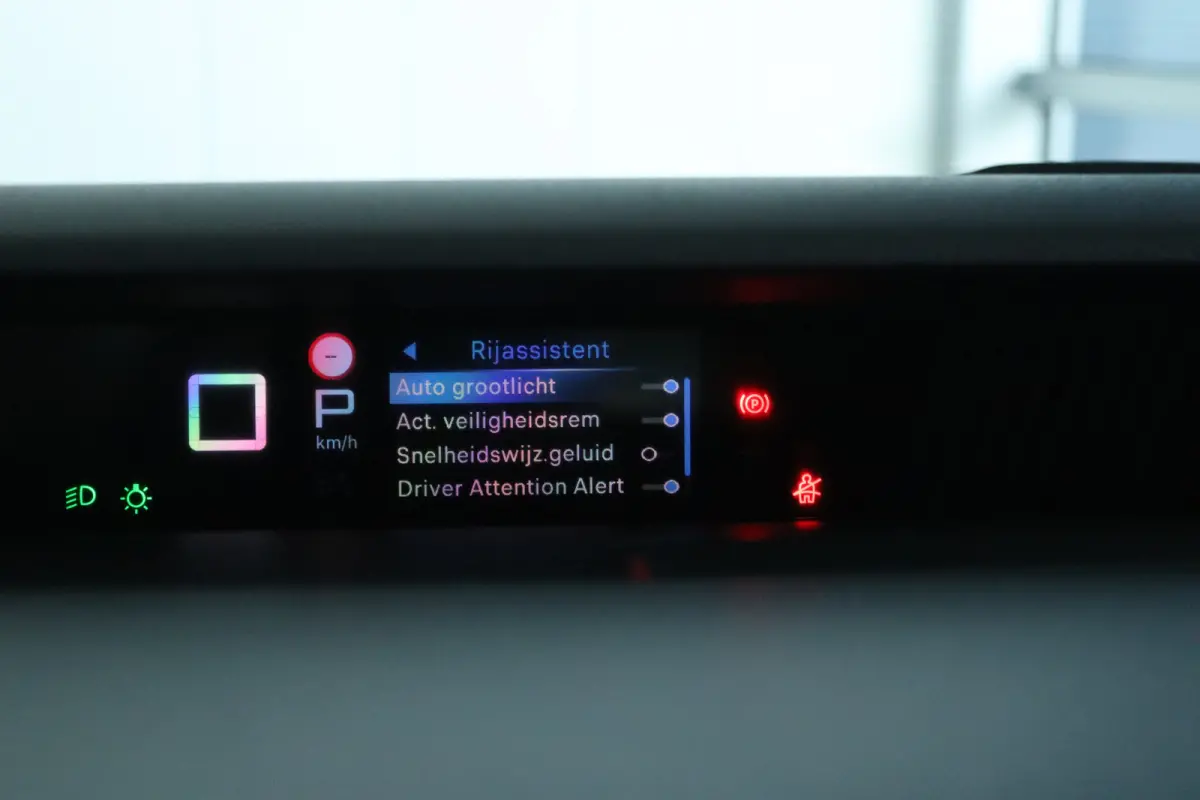 Max 1.2 Hybrid VOORRAAD ACTIE | 8 JAAR GARANTIE | Cruise Control | Camera | Navi | Climate | LMV | LED | Comfortstoelen | Carplay