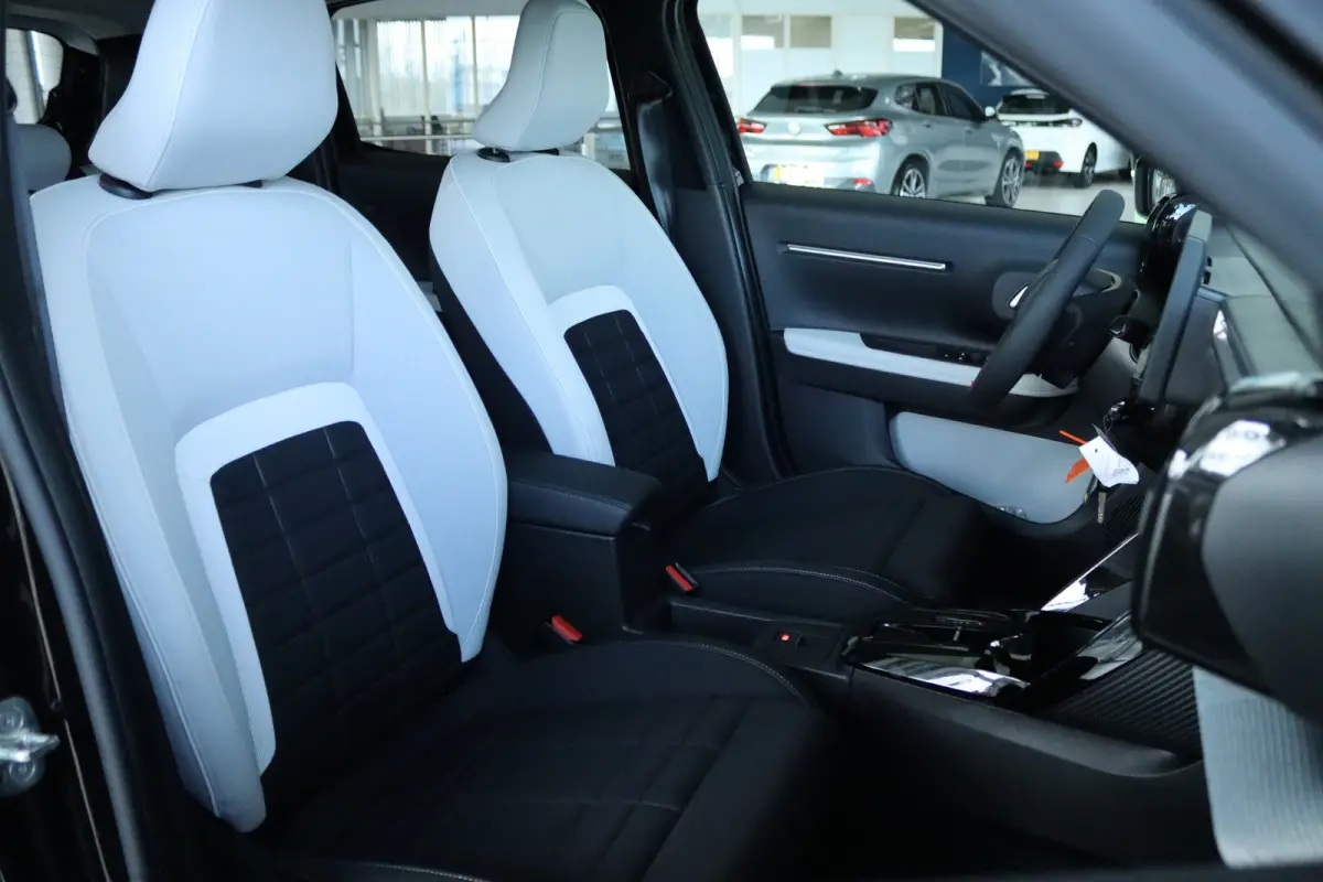 Max 1.2 Hybrid VOORRAAD ACTIE | 8 JAAR GARANTIE | Cruise Control | Camera | Navi | Climate | LMV | LED | Comfortstoelen | Carplay