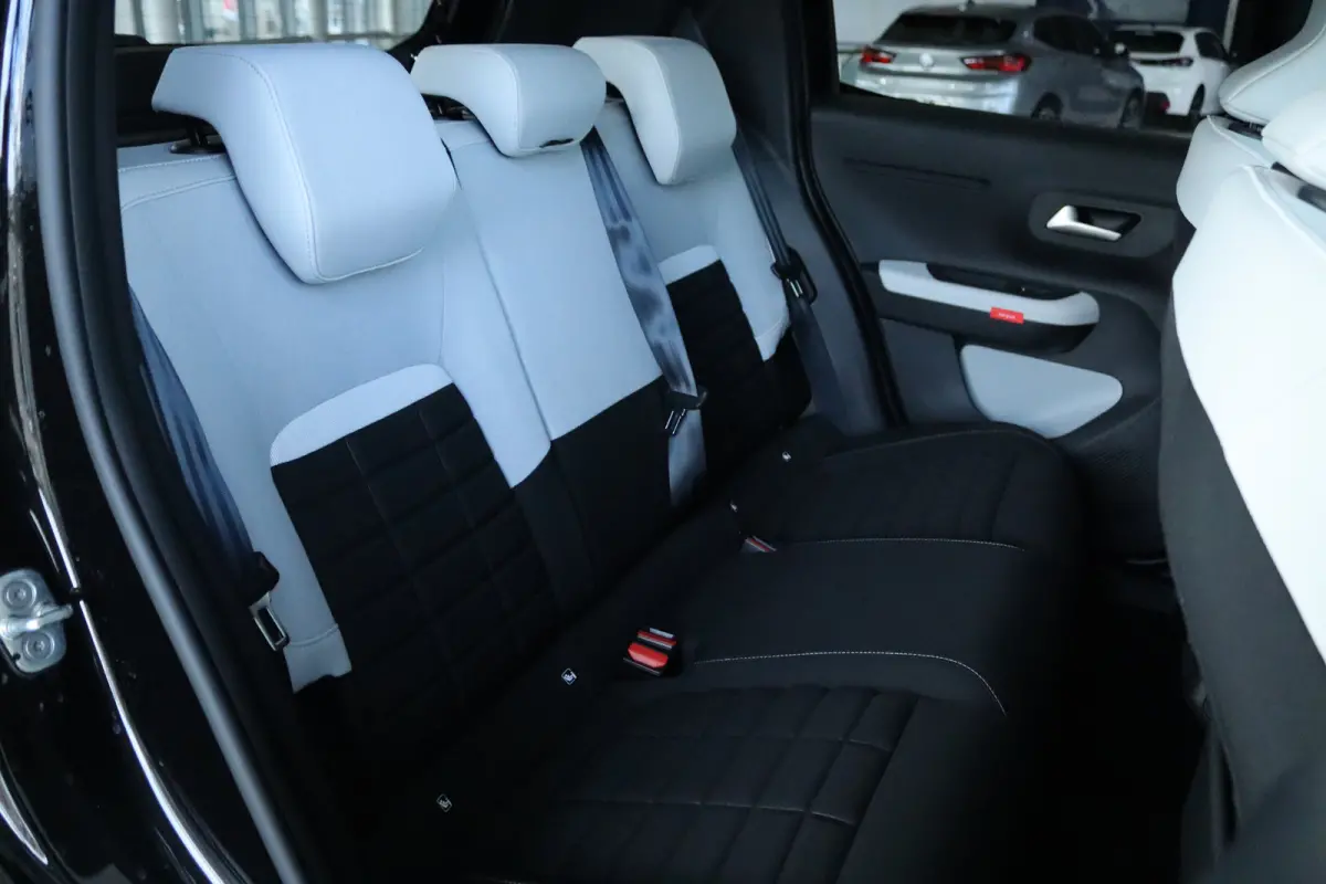 Max 1.2 Hybrid VOORRAAD ACTIE | 8 JAAR GARANTIE | Cruise Control | Camera | Navi | Climate | LMV | LED | Comfortstoelen | Carplay