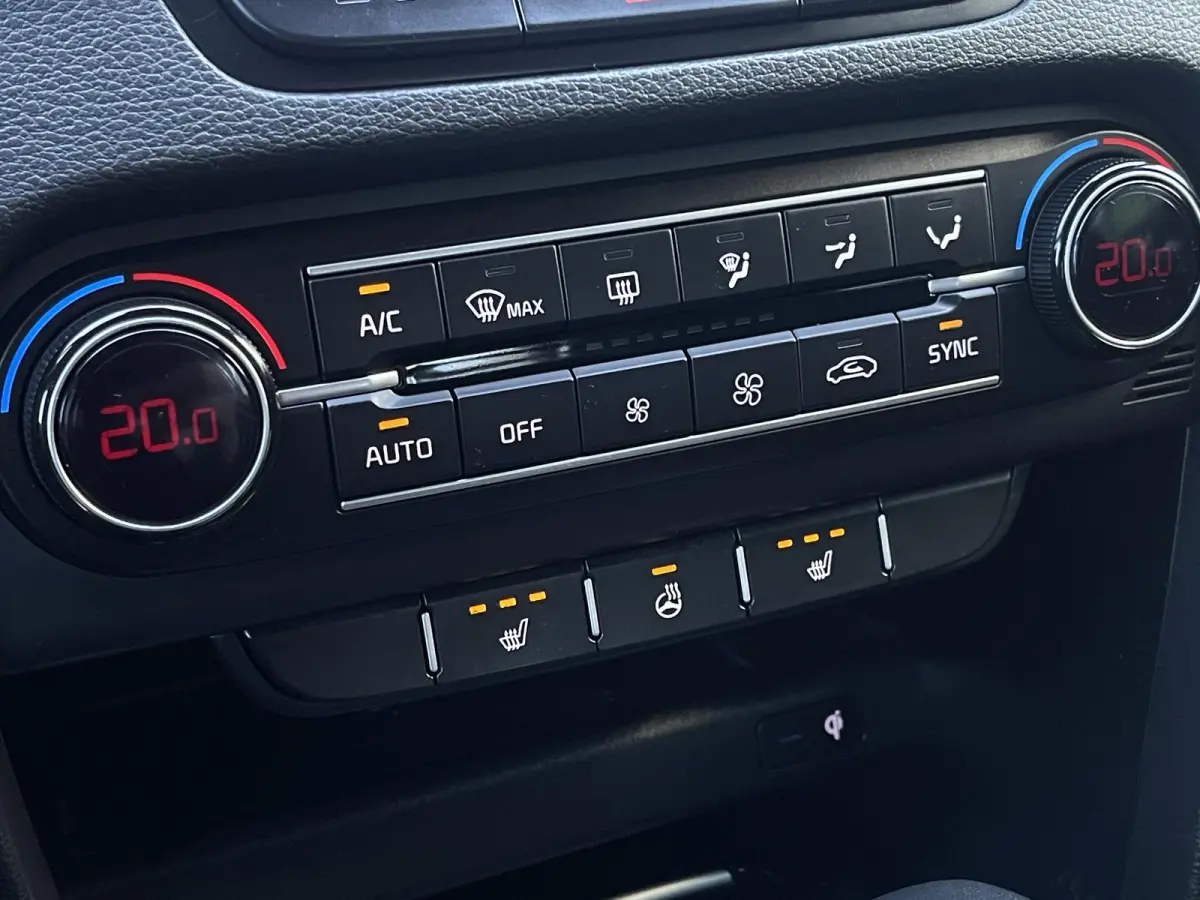 1.5 T-GDi DynamicPlusLine Automaat | Navi | Clima | Camera | Stoel/-Stuurverwarming | Afneembare Trekhaak | Elektr. Achterklep | Adaptieve Cruise | Keyless Entry