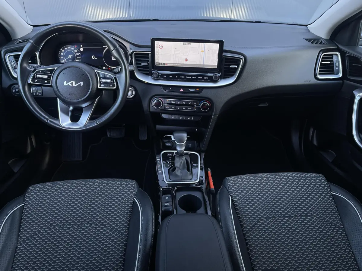 1.5 T-GDi DynamicPlusLine Automaat | Navi | Clima | Camera | Stoel/-Stuurverwarming | Afneembare Trekhaak | Elektr. Achterklep | Adaptieve Cruise | Keyless Entry