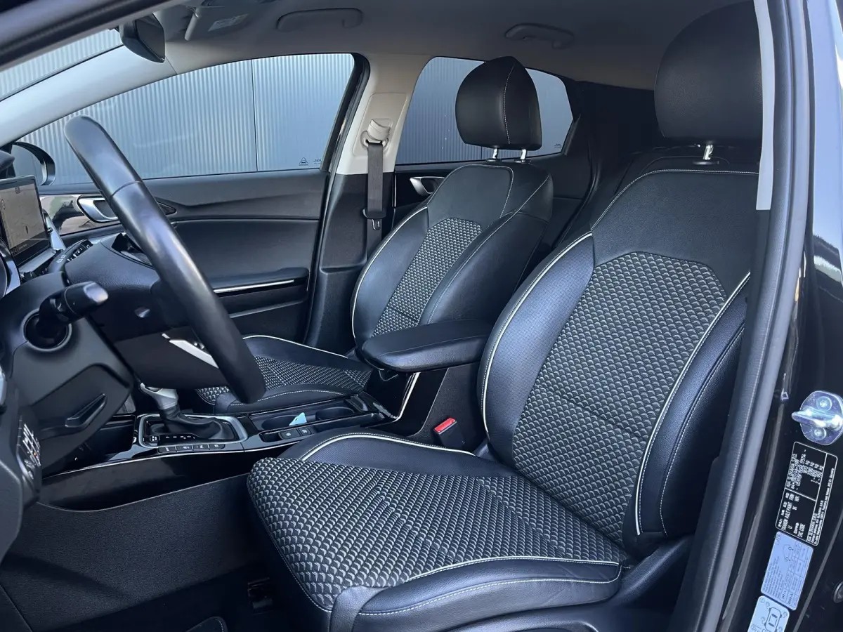 1.5 T-GDi DynamicPlusLine Automaat | Navi | Clima | Camera | Stoel/-Stuurverwarming | Afneembare Trekhaak | Elektr. Achterklep | Adaptieve Cruise | Keyless Entry