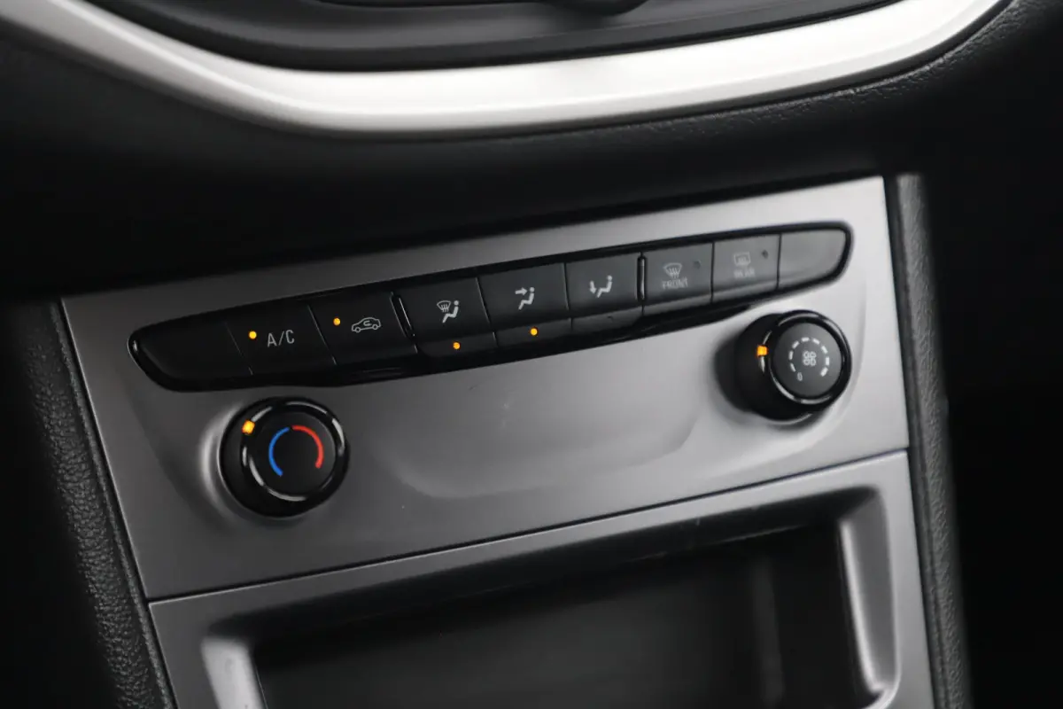 1.2 Edition 110PK Navigatie Comfortstoelen Carplay Android Bluetooth Parkeersensor LED Airco Cruise
