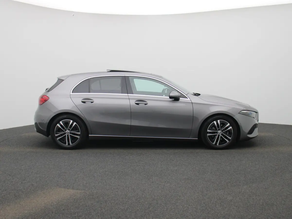 180 Business Line | Automaat | Panoramadak | Apple CarPlay / Android Auto | Leder | DAB | Navigatie | Bluetooth | Camera | Stoel verwarming | Cruise Control | Lichtmetalen Velgen |