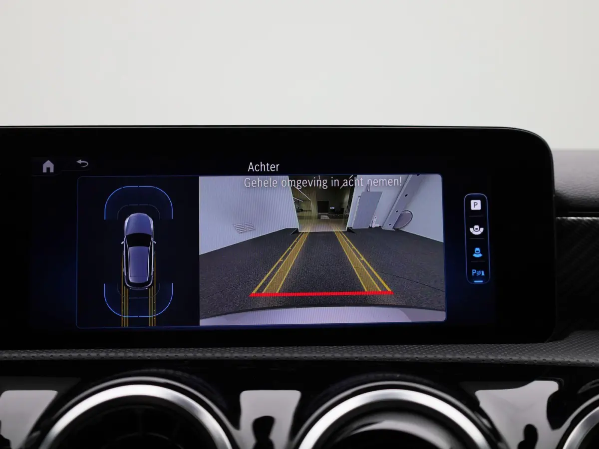 180 Business Line | Automaat | Panoramadak | Apple CarPlay / Android Auto | Leder | DAB | Navigatie | Bluetooth | Camera | Stoel verwarming | Cruise Control | Lichtmetalen Velgen |