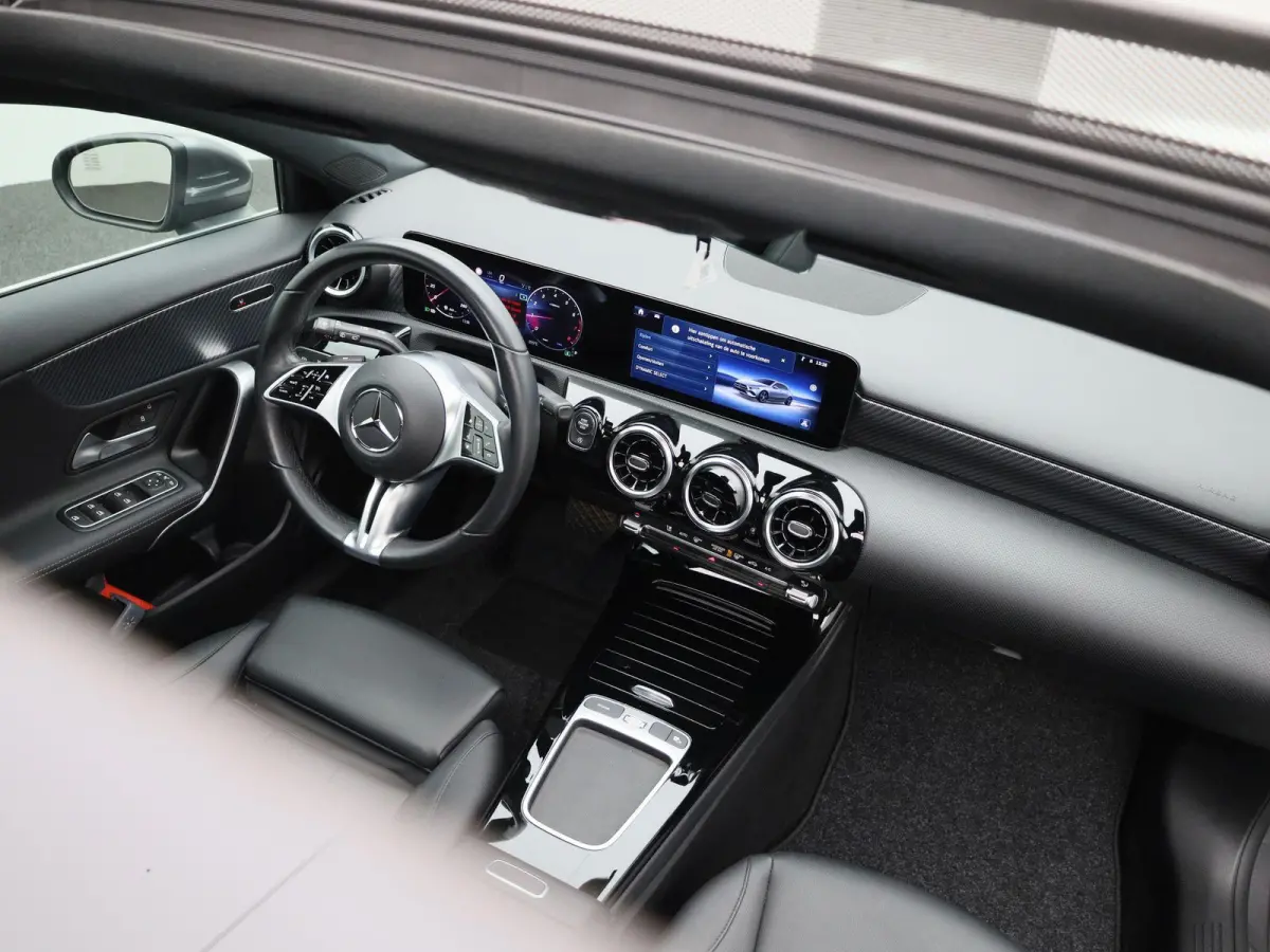 180 Business Line | Automaat | Panoramadak | Apple CarPlay / Android Auto | Leder | DAB | Navigatie | Bluetooth | Camera | Stoel verwarming | Cruise Control | Lichtmetalen Velgen |