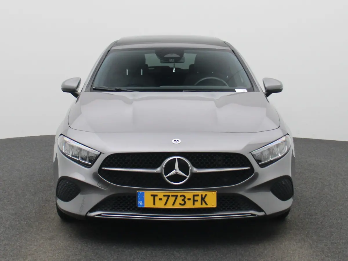 180 Business Line | Automaat | Panoramadak | Apple CarPlay / Android Auto | Leder | DAB | Navigatie | Bluetooth | Camera | Stoel verwarming | Cruise Control | Lichtmetalen Velgen |