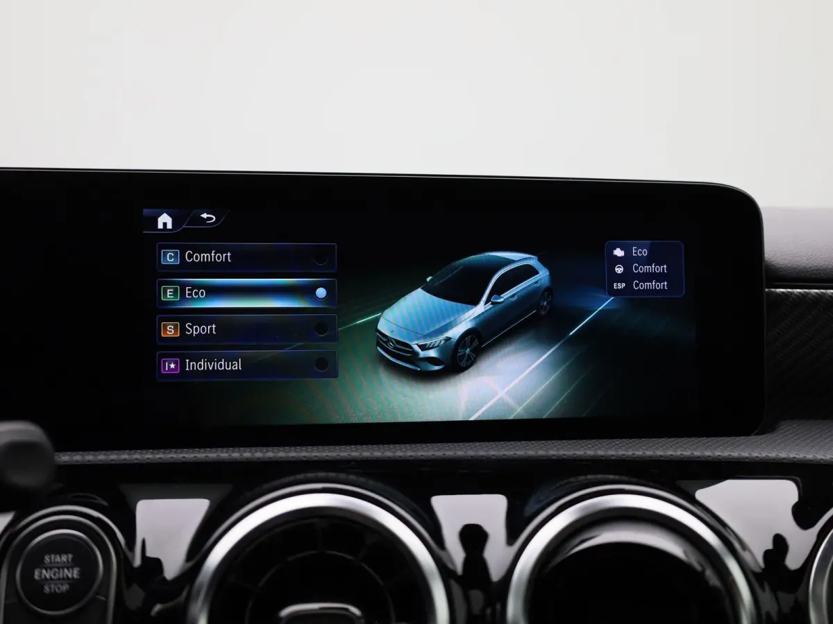 180 Business Line | Automaat | Panoramadak | Apple CarPlay / Android Auto | Leder | DAB | Navigatie | Bluetooth | Camera | Stoel verwarming | Cruise Control | Lichtmetalen Velgen |