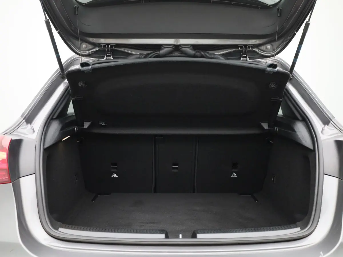 180 Business Line | Automaat | Panoramadak | Apple CarPlay / Android Auto | Leder | DAB | Navigatie | Bluetooth | Camera | Stoel verwarming | Cruise Control | Lichtmetalen Velgen |