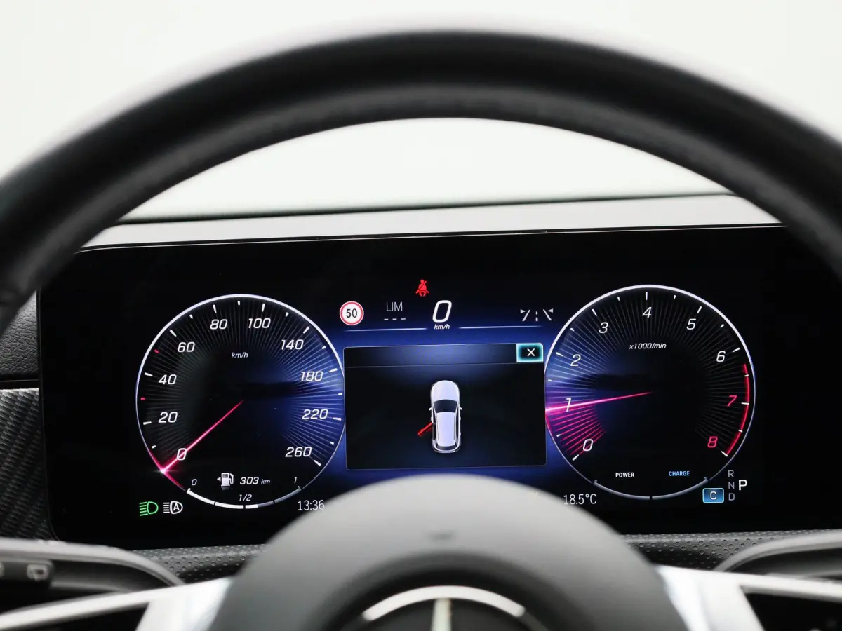 180 Business Line | Automaat | Panoramadak | Apple CarPlay / Android Auto | Leder | DAB | Navigatie | Bluetooth | Camera | Stoel verwarming | Cruise Control | Lichtmetalen Velgen |