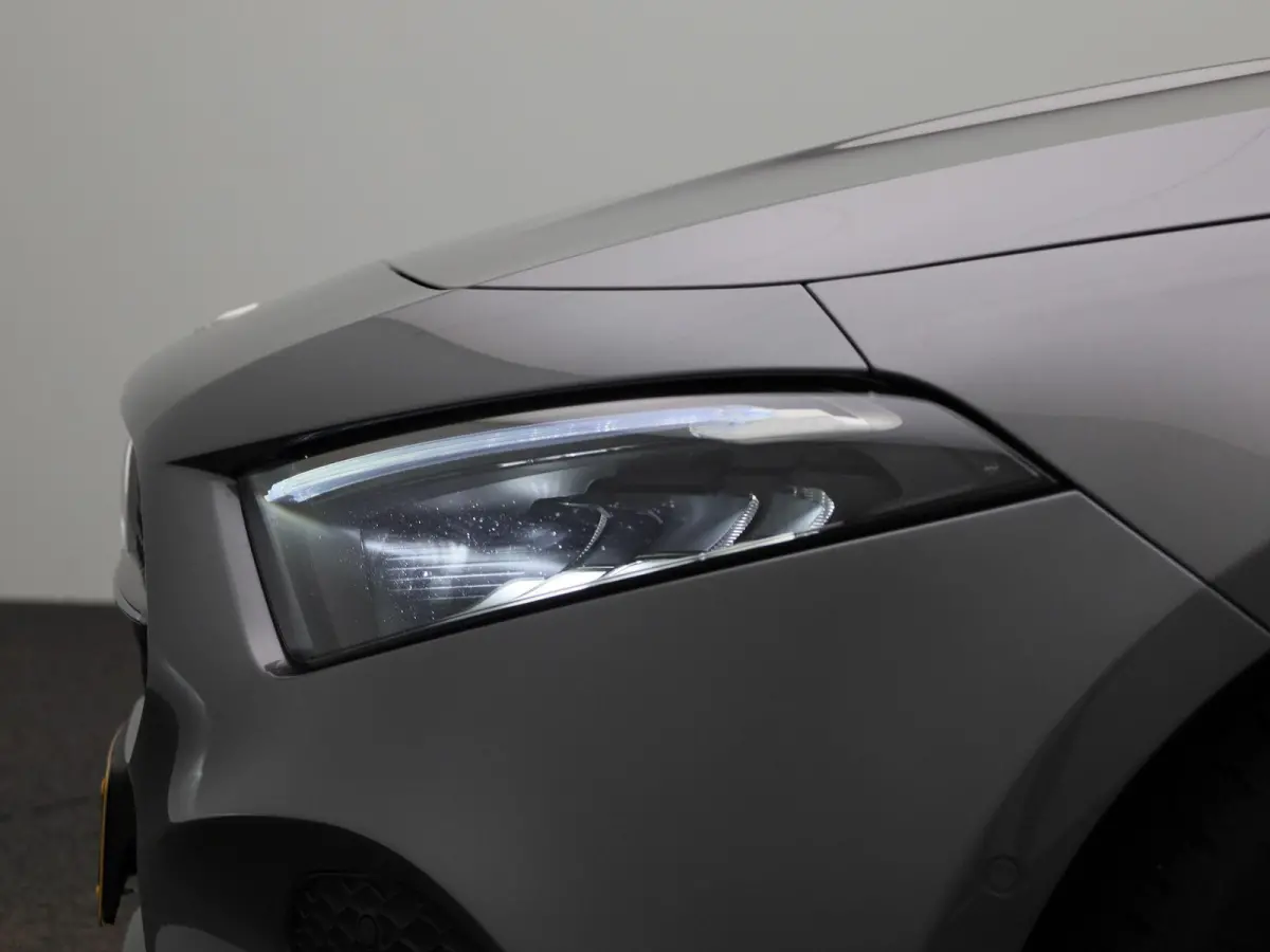 180 Business Line | Automaat | Panoramadak | Apple CarPlay / Android Auto | Leder | DAB | Navigatie | Bluetooth | Camera | Stoel verwarming | Cruise Control | Lichtmetalen Velgen |