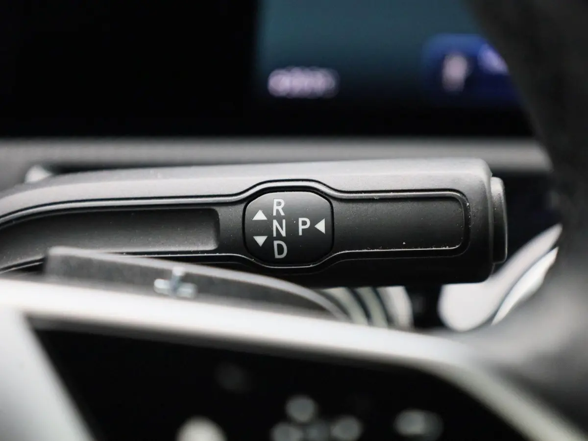 180 Business Line | Automaat | Panoramadak | Apple CarPlay / Android Auto | Leder | DAB | Navigatie | Bluetooth | Camera | Stoel verwarming | Cruise Control | Lichtmetalen Velgen |