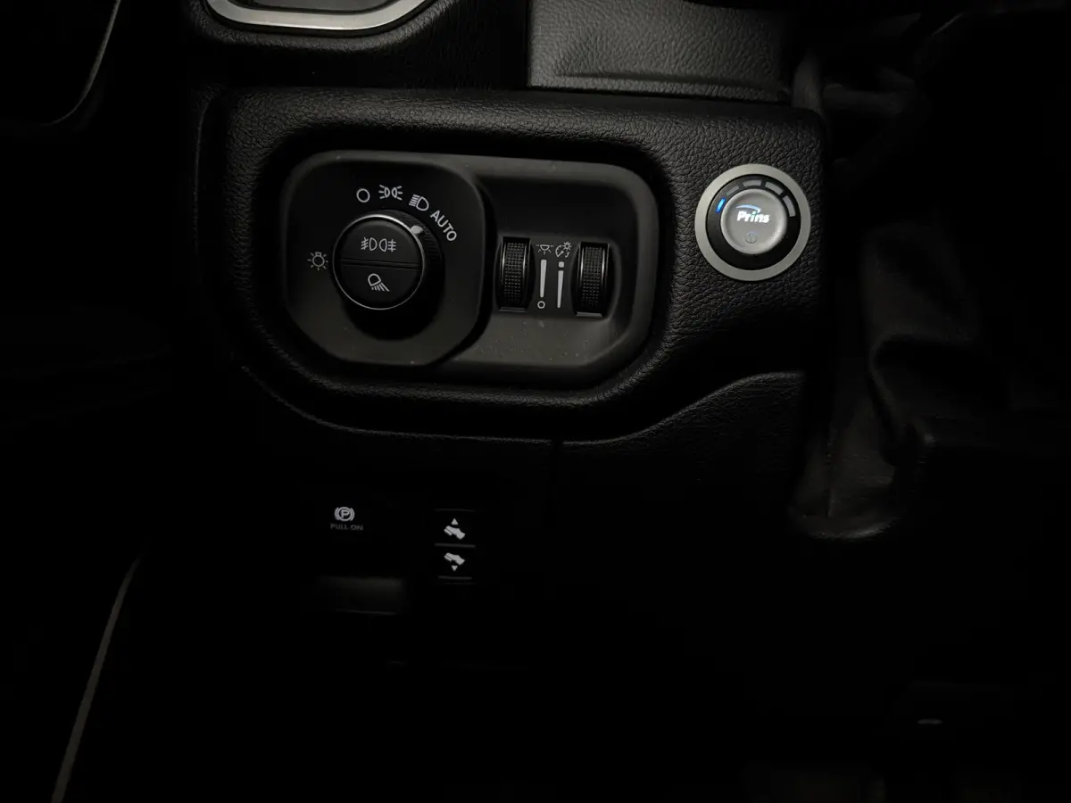 1500 5.7 V8 4x4 Crew Cab Laramie G3 LPG